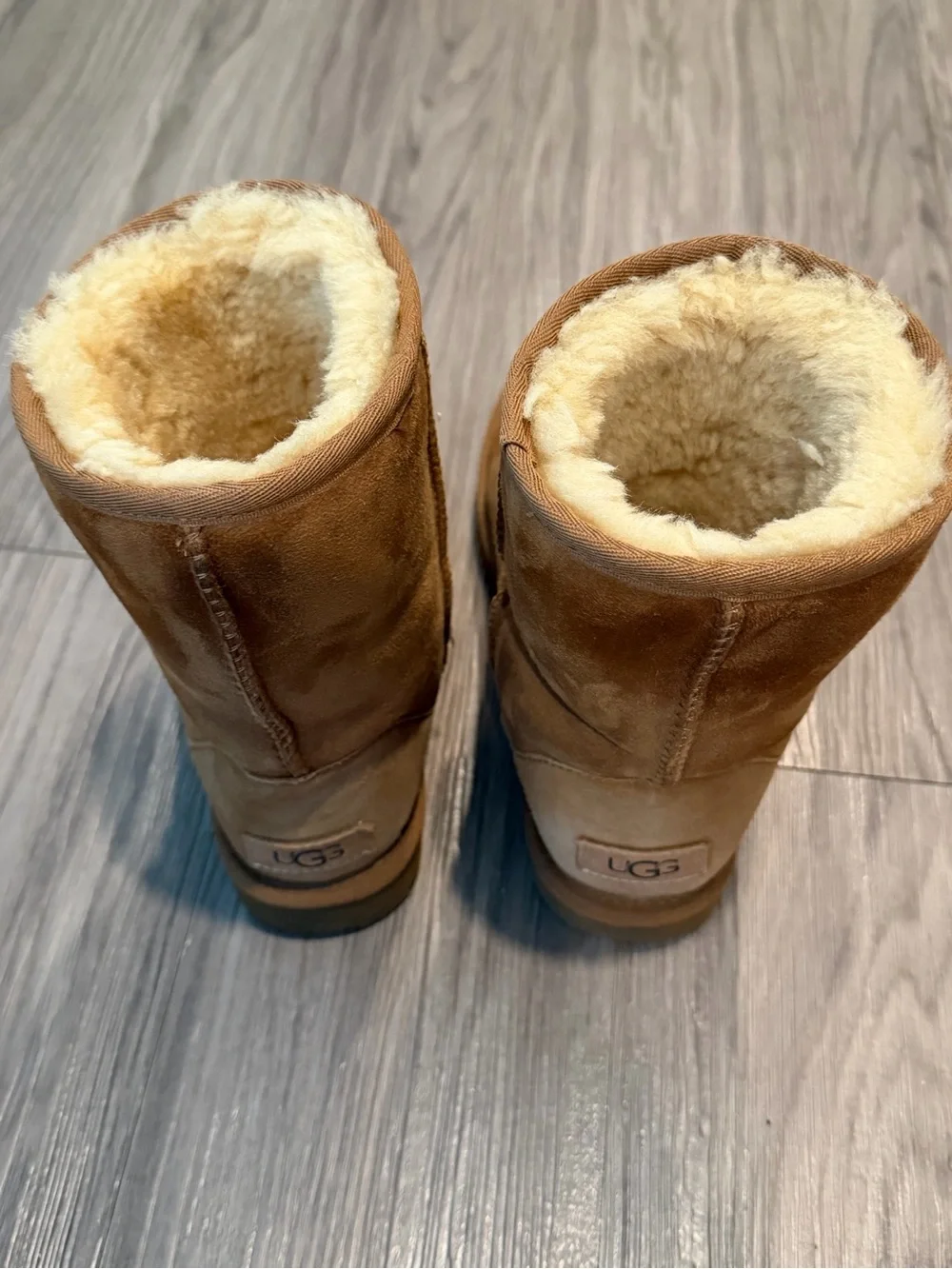 UGG Classic Short Shearling-Lined Winter Boot - Chestnut, Size 6 Women’s